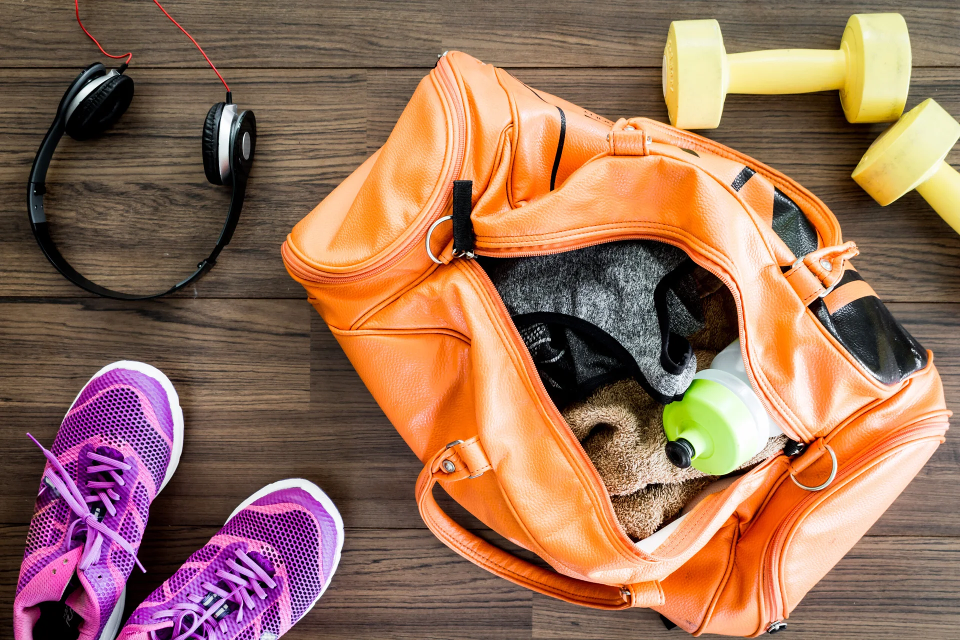 What To Keep In Your Gym Bag 12 Gym Bag Essentials